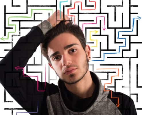 Ung sensitiv mand med labyrint af beslutning